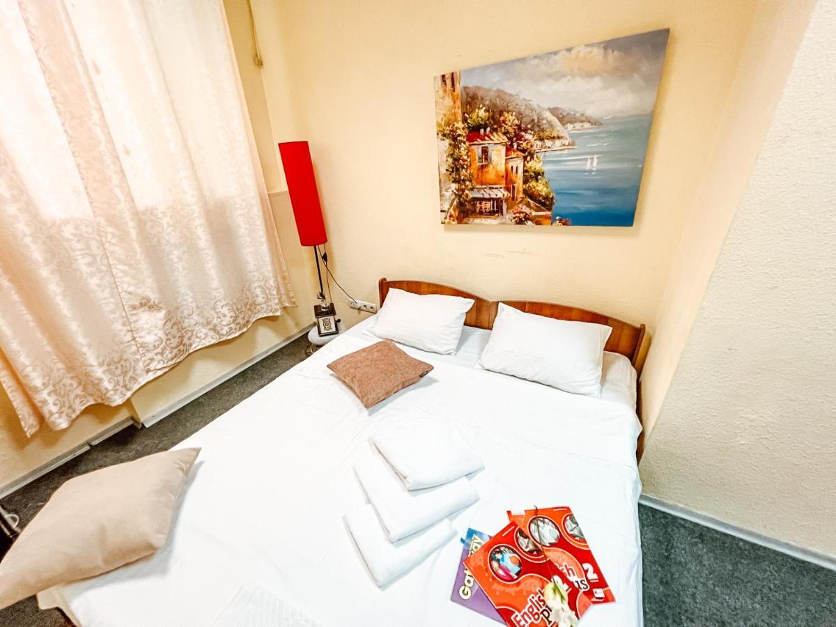 Mini Hotel Near Arena City Kiev Exterior foto